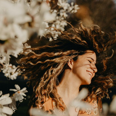 Δεν χρειάζονται όλοι έναν σύντροφο για να είναι ευτυχισμένοι- Πώς θα περνάς καλά και μόνη σου