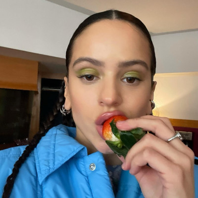 Αυτό το είδος χορού κρατά σε φόρμα τη Rosalía - Είσαι έτοιμη για χορογραφία;