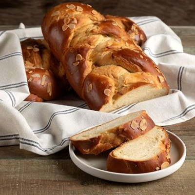 Άκης Πετρετζίκης: Vegan τσουρέκι