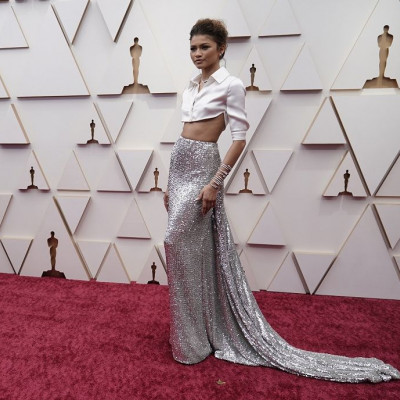 Oscars 2022: Όλες οι εντυπωσιακές εμφανίσεις από το λαμπερό κόκκινο χαλί