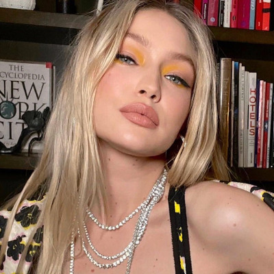 Do it like Gigi Hadid - Πώς μπορείς να φορέσεις κι εσύ την κίτρινη σκιά
