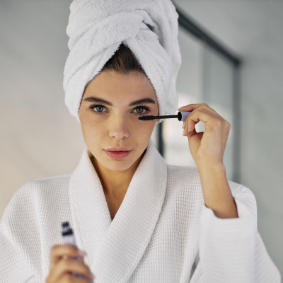 Απόκτησε τις βλεφαρίδες που πάντα ονειρευόσουν! 5 tips για να γίνουν πιο καμπυλωτές και πυκνές