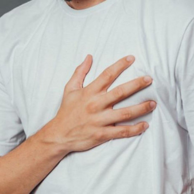 Πόνος στο στήθος: Οι πιθανές αιτίες πλην της καρδιάς (εικόνες)