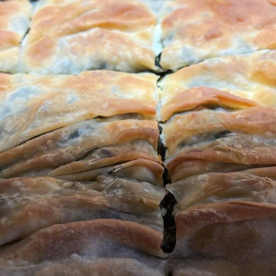 6 υλικά θέλει το ζυμάρι για την τέλεια πίτα του Λευτέρη Σουλτάτου και έχουμε και την εκτέλεση