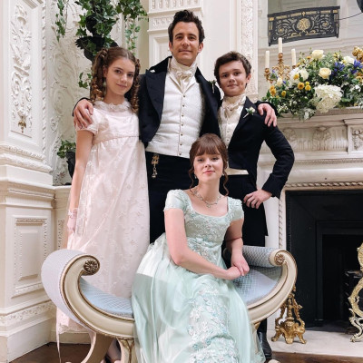 Η 2η σεζόν του Bridgerton έσπασε κάθε ρεκόρ προβολής – Εσύ ακόμα να την παρακολουθήσεις;