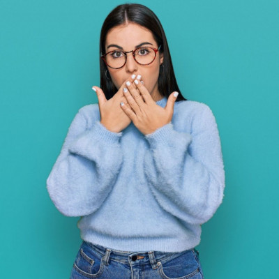 Σημάδια στο στόμα: Για ποια προβλήματα υγείας προειδοποιούν (εικόνες)