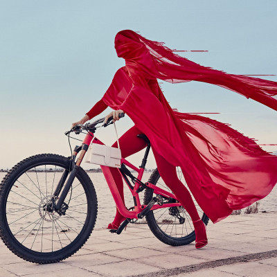 «Cosmic Gardens», η νέα καμπάνια KALOGIROU για την Άνοιξη- Καλοκαίρι 2022 αποτελεί ωδή στη γοητεία