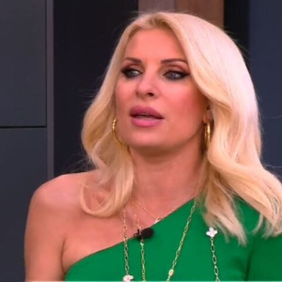 Ελένη Μενεγάκη: Η βόλτα στο κέντρο της Αθήνας, το φαγητό που την τρέλανε και οι φώτο με τον Μάκη