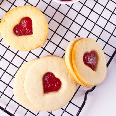 Νηστίσιμα μπισκότα με μαρμελάδα - Θα χρειαστείτε μόνο 4 υλικά