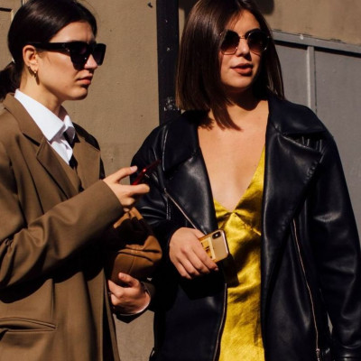 Slip dress: Τα πιο έξυπνα styling tips για να συνδυάσεις το trending φόρεμα της άνοιξης