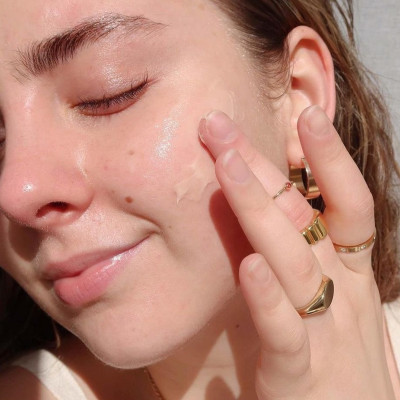 Το αντηλιακό είναι το πιο σημαντικό κομμάτι της skincare routine σου - 10 για να διαλέξεις