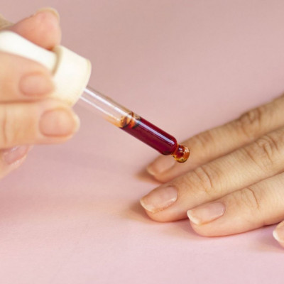 Δυνατά νύχια με βάση που θα φτιάξετε με φυσικά υλικά (video)