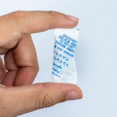 Γιατί δεν πρέπει να πετάτε τα σακουλάκια σιλικόνης (video)