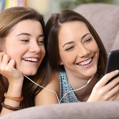 Αυτό το Πάσχα η τεχνολογία οδηγεί τη διασκέδαση κι εσύ θα έχεις μαζί σου τα καλύτερα gadgets!