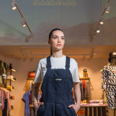 Πασχαλινές αποδράσεις: Τα ρούχα και τα αξεσουάρ που αξίζουν μία θέση στη βαλίτσα σας