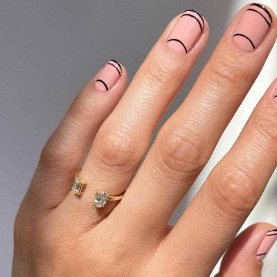 Fluo, pastel και wedding vibes: Η Κατερίνα Νικολινάκου αναλύει τα nail trends της σεζόν