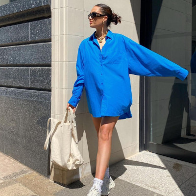 TikTok fashion hack: Πώς θα αναβαθμίσεις το oversized πουκάμισο με μία μόνο κίνηση