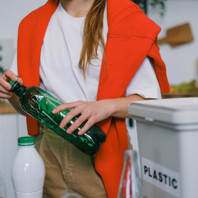 3 tips για να μειώσεις τη χρήση πλαστικού και να βοηθήσεις τον πλανήτη