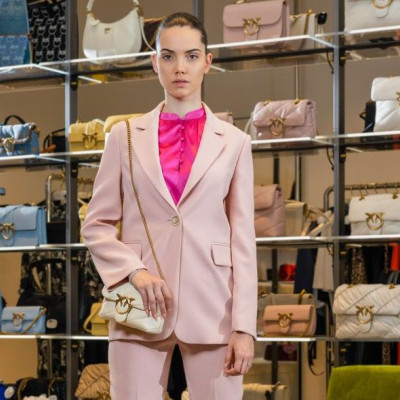 Πώς να δημιουργήσετε το πιο κομψό και λαμπερό look για το βράδυ της Ανάστασης