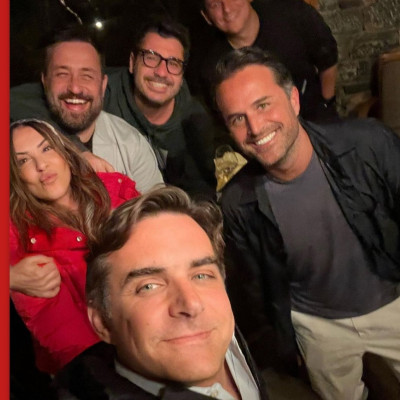 Πάσχα 2022: Η μεγάλη celeb παρέα στην Κρήτη και η πρόσκληση από την Τζομπανάκη για... τσικουδιές!