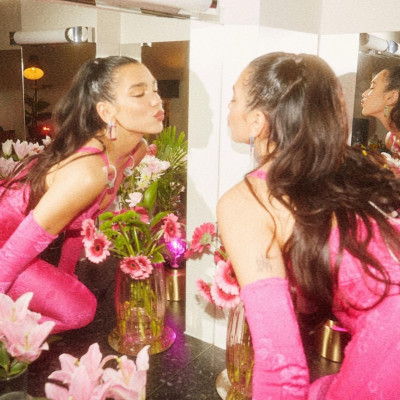 H Dua Lipa «ντύθηκε» Ariana Grande σε συναυλία της και οι fans αντέδρασαν