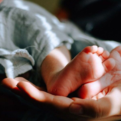 Ηπατίτιδα στα παιδιά: Ανησυχία στον πλανήτη από την αύξηση των κρουσμάτων και το πρώτο θύμα