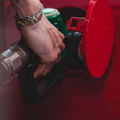 Επίδομα βενζίνης: Ξεκινούν αύριο οι αιτήσεις με βάση τον ΑΦΜ - Πώς θα κάνετε την αίτηση στο gov.gr