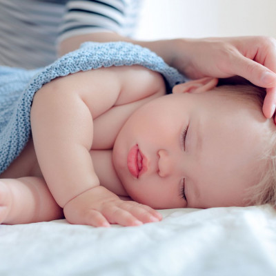 Γιατί κάποια μωρά κοιμούνται με ανοιχτά τα μάτια;