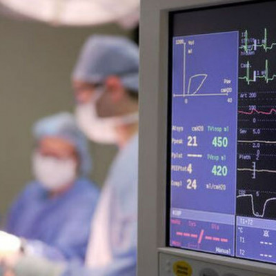 COVID-19: Η εισαγωγή στις ΜΕΘ αυξάνει τον κίνδυνο μετατραυματικού στρες στα μέλη της οικογένειας