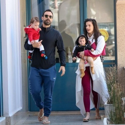 Σάκης Τανιμανίδης - Χριστίνα Μπόμπα: Για baby swim με τις δίδυμες κόρες τους