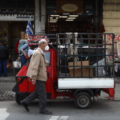 Πρωτομαγιά με άρση μέτρων: Τι αλλάζει, ποιοι εργαζόμενοι συνεχίζουν τα 2 rapid test την εβδομάδα