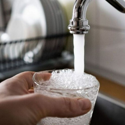 Το νερό συμβάλει πραγματικά στην απώλεια βάρους;