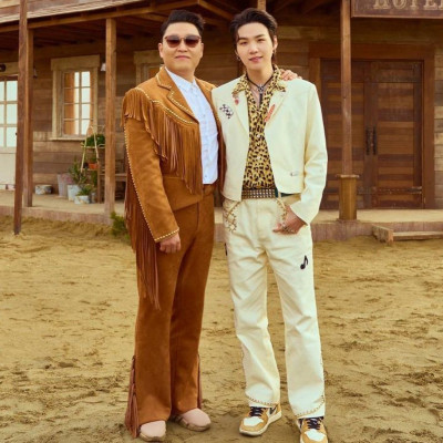 Ο Suga από τους BTS έβγαλε νέο single με τον rapper του «Gangnam Style» Psy