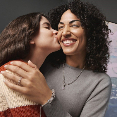 Γιορτή της Μητέρας: Το κόσμημα της ζωής σου, που λάμπει καθημερινά και για πάντα