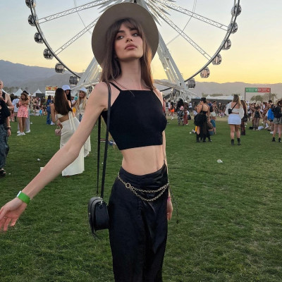 10 crop tops που θα φοράς με ψηλόμεσες φούστες και shorts όλο το καλοκαίρι