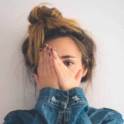 4 τύποι ντροπής που όλες έχουμε βιώσει και προσπαθούμε να ξεχάσουμε