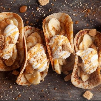 Άκης Πετρετζίκης: Banoffee tacos