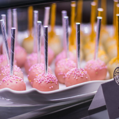 Ο ευκολότερος τρόπος για να φτιάξεις cake pops