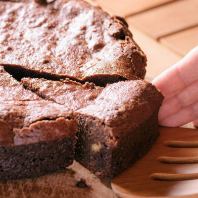 Κέικ σοκολάτας χωρίς αλεύρι και με μόλις τέσσερα υλικά