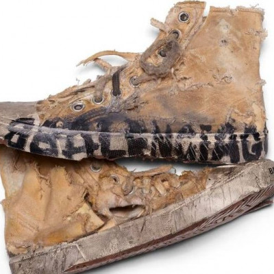 Εσύ τι γνώμη έχεις για τα dirty sneakers του οίκου Balenciaga; Coolness ή νέος ελιτισμός;