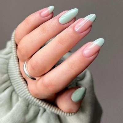 Peanut nails: Το πράσινο του φιστικιού είναι super chic κι έχουμε 10 μανικιούρ για σένα