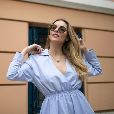 Η Μαρία-Λουίζα Βούρου ζει σε έναν luminous κόσμο χάρη στο γιo της και ξεκινά κάθε μέρα με περιποίηση