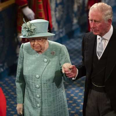 Κάρολος: Πρόβα βασιλικών καθηκόντων – Πώς η Ελισάβετ «στρώνει» το χαλί για την διαδοχή της