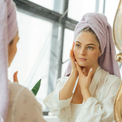 3 λόγοι που το καλοκαίρι δεν εμφανίζεις συχνά σπυράκια