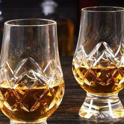 Γιατί το ουίσκι είναι πλέον και γυναικεία υπόθεση, που έχει στυλ και αισθητική!