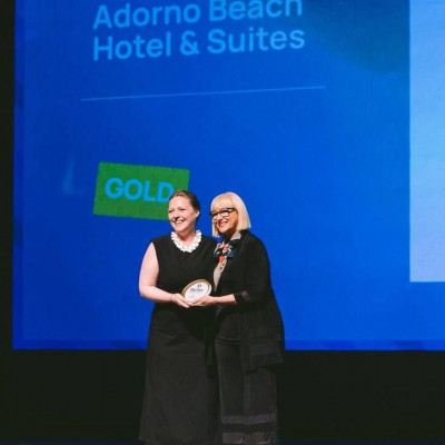 Χρυσή “καλοκαιρινή” διάκριση για το  Adorno Beach Hotel & Suites