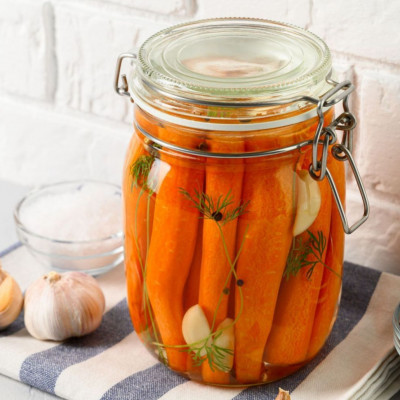 Καρότα τουρσί: Πώς βελτιώνουν την πέψη και μειώνουν την φλεγμονή στο έντερο (video)