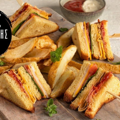 Άκης Πετρετζίκης: Κλαμπ σάντουιτς με ομελέτα