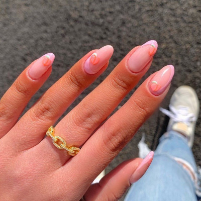 Peachy nails: Το ροδακινί είναι too fresh και έχουμε 8 μανικιούρ για σένα