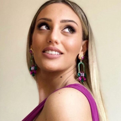 Συγκλονίζει η Άννα Κορακάκη για τον «θαυμαστή» της: «Έκαψε το αμάξι του συντρόφου μου και 8 ακόμη»